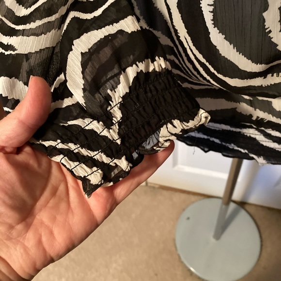 JNY Animal print sheer top - Picture 3 of 4